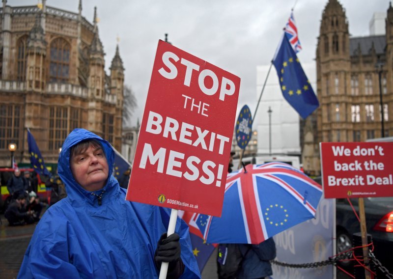 Protivnici Brexita bez sporazuma zatražili hitnu parlamentarnu raspravu