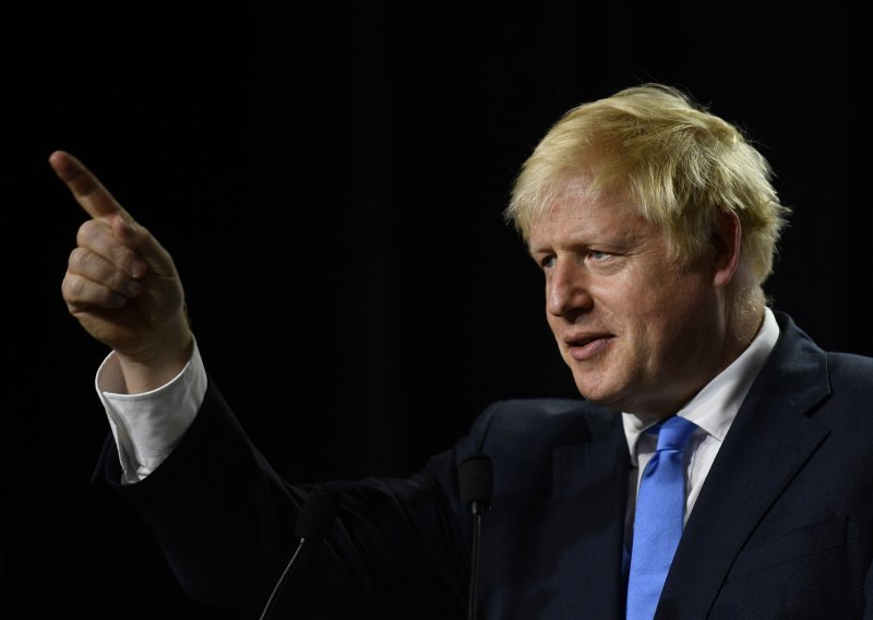 Johnson od kraljice traži suspenziju parlamenta samo nekoliko tjedana prije roka za Brexit