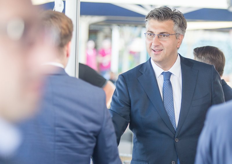 Plenković se osvrnuo na napad kod Knina, najavio sastanak s Pupovcem i potvrdio: Prikupljeno dovoljno potpisa za referendum o mirovinskoj reformi