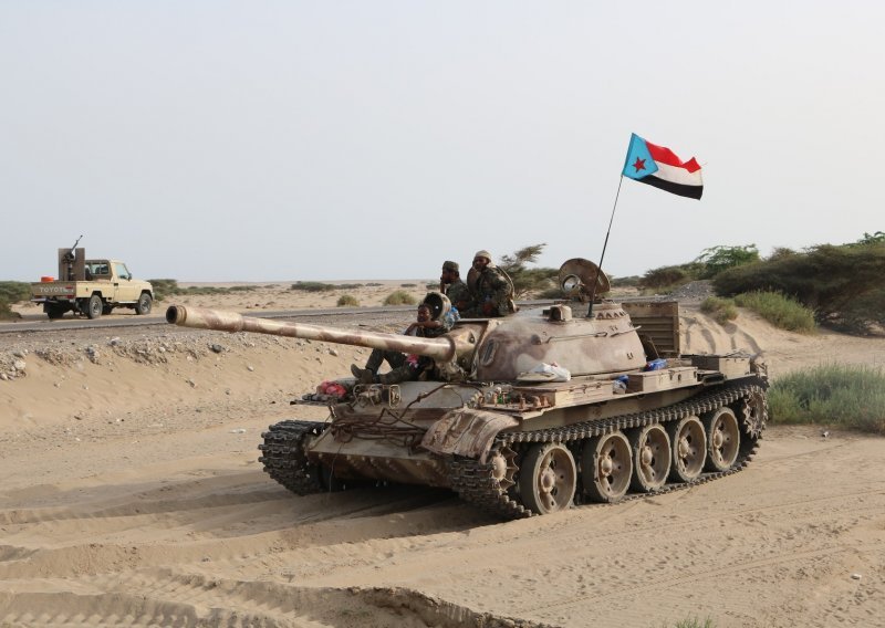 Jemenska vlada osvojila zračnu luku u Adenu