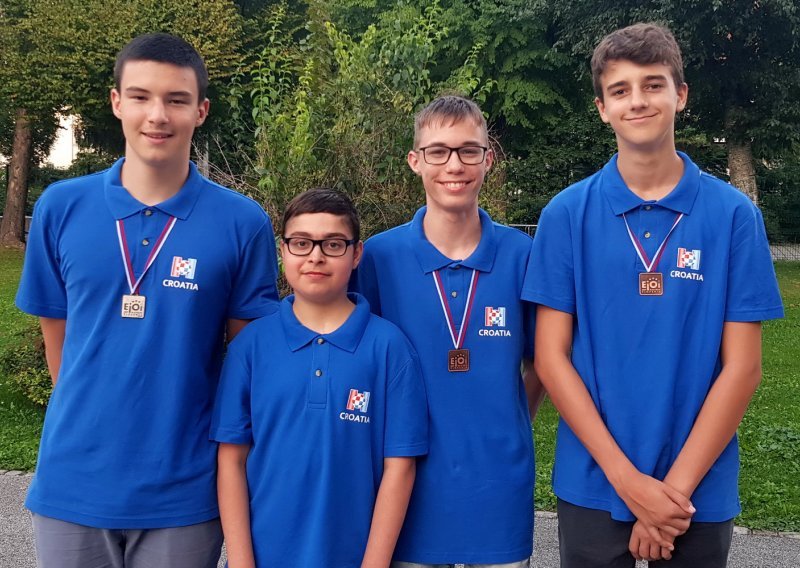 Upoznajte mladiće koji su na Europskoj juniorskoj informatičkoj olimpijadi osvojili tri medalje