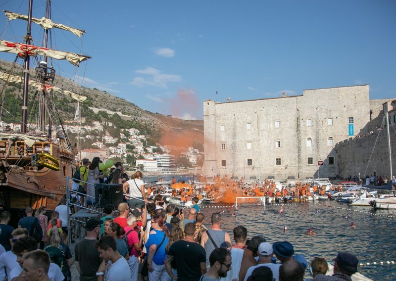 Fotografije iz Dubrovnika koje su obišle svijet; u paklenoj atmosferi kakva se rijetko viđa vaterpolski amateri oduševili