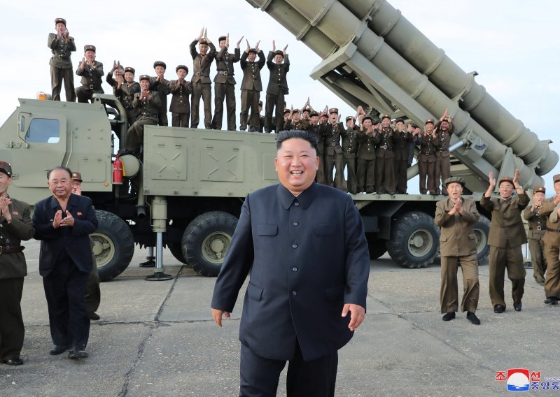 Kim nadgledao testiranje 'super-velikog' raketnog bacača