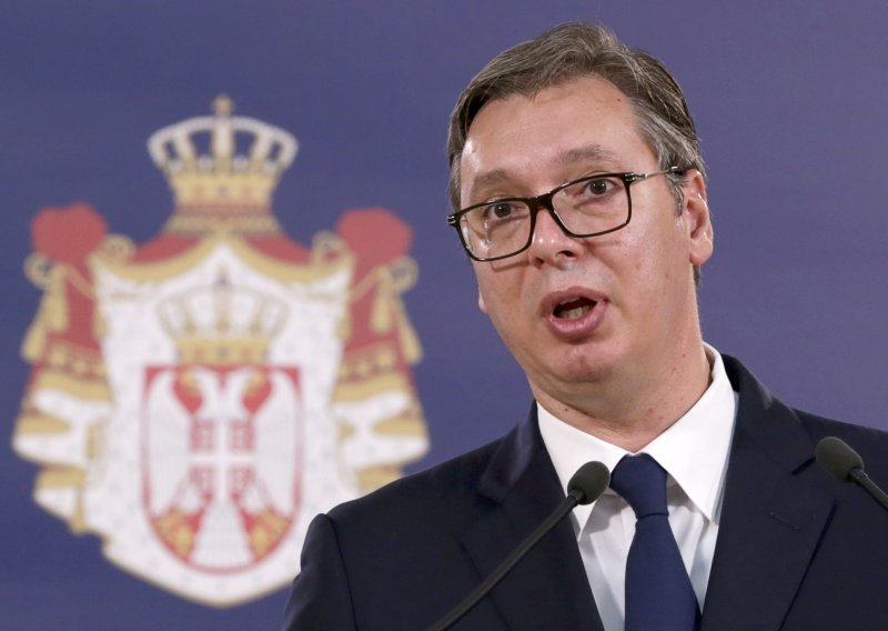 Vučić odgovorio Milanoviću: Ne šetka mi se nigdje, ne idem na more u Hrvatsku, niti planiram ići