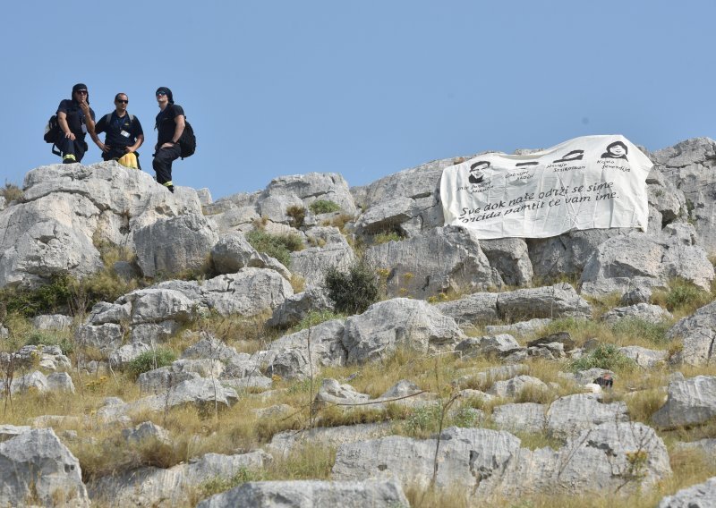 Komemoracija kod kamenih križeva za 12 vatrogasaca: Želimo da se slična tragedija nikada ne dogodi