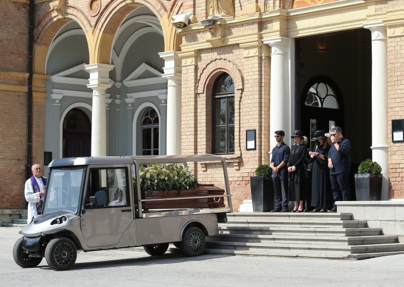 Oproštaj od Nade Kobali: Posljednji ispraćaj poznate zagrebačke dizajnerice šešira