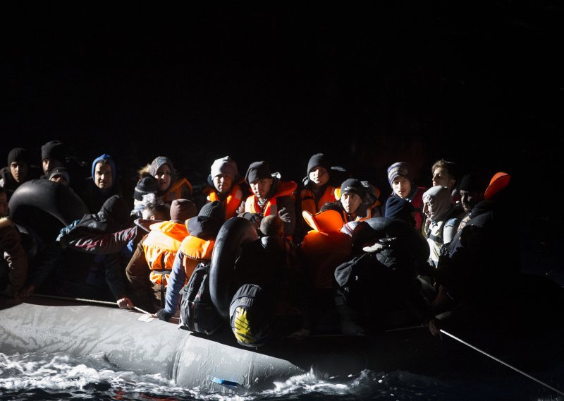 Migranti u sve većem broju pristižu u Grčku