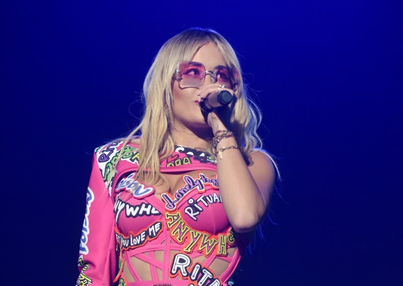 Rita Ora u izazovnom stajlingu nastupila na Višnjiku pred oduševljenim obožavateljima