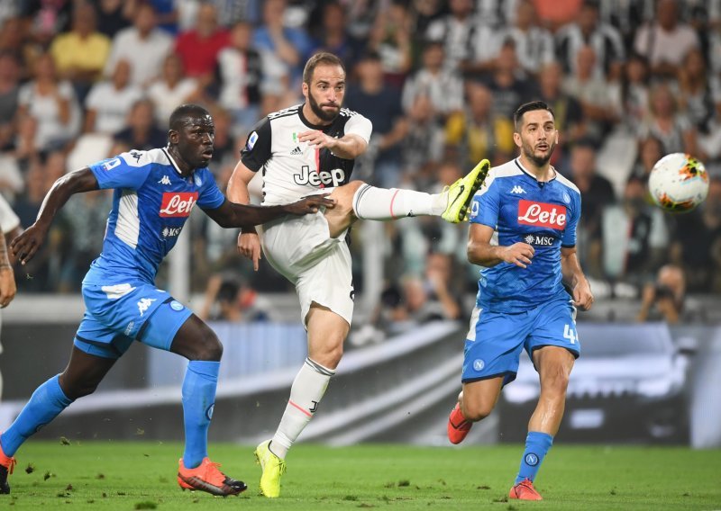 Luda utakmica Juventusa i Napolija; gosti se vratili nakon tri gola zaostatka, ali im presudila nadoknada