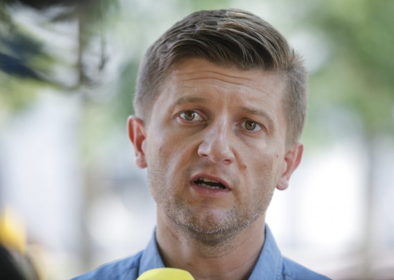 Marić: Ne zanemarujemo učitelje niti ostale javne službe