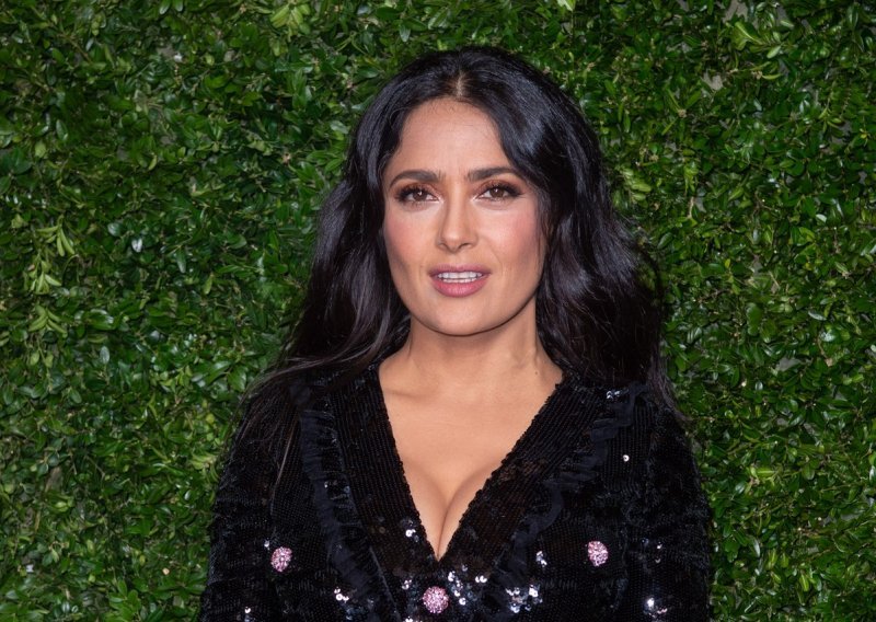 Salma Hayek proslavila rođendan u minijaturnom bikiniju: 'Sutra imam 53 godine, pa što?'