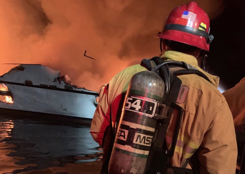Požar zahvatio brod u Kaliforniji, strahuje se da su 34 osobe poginule