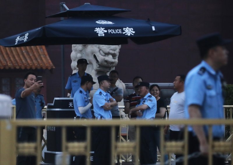 Osam učenika ubijeno u kineskoj osnovnoj školi