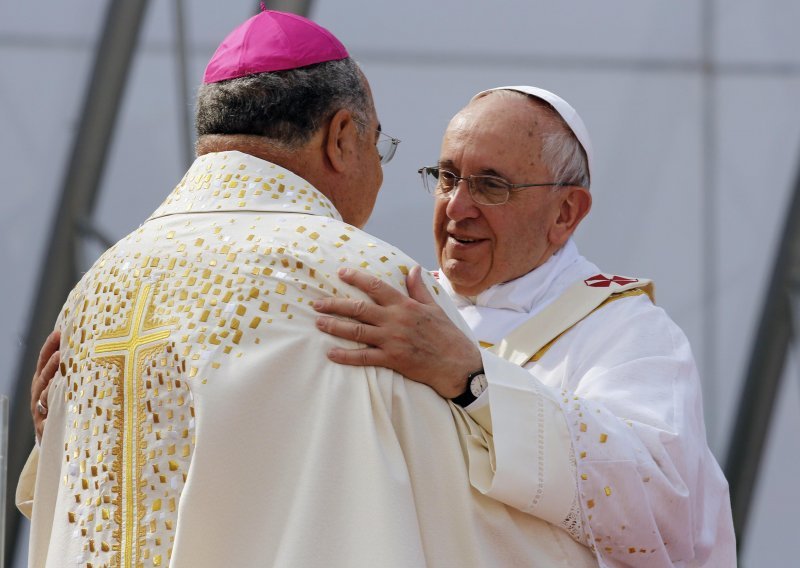 Što će hrvatski biskupi reći na Papinu poslanicu o gayevima?