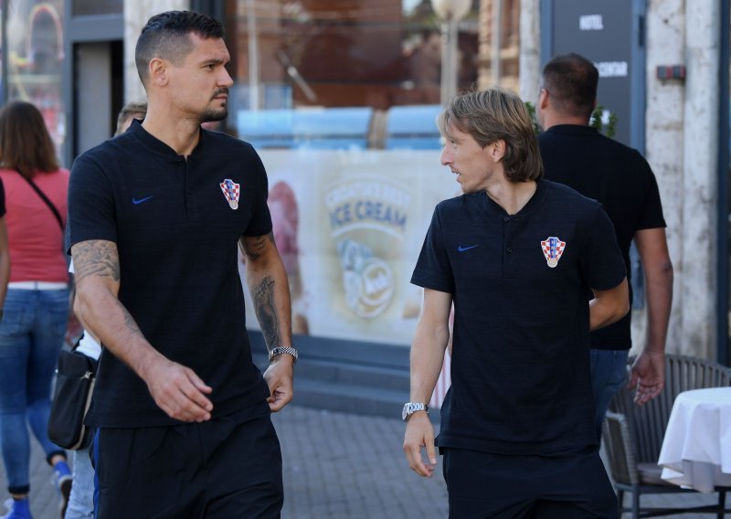 Luka Modrić i Dejan Lovren prošetali su centrom Zagreba, pa su jednom navijaču priuštili veliku sreću