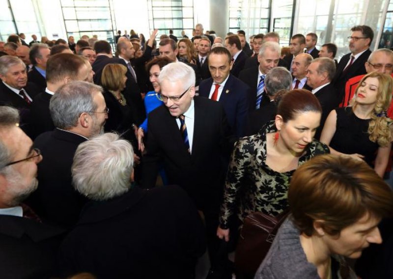 Josipović s punim pravom kritizira vladajuće i prethodnike