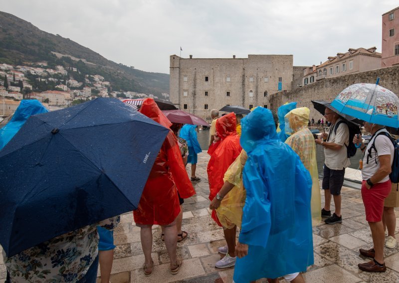 Stiže promjena vremena, spremite se za vikend s pljuskovima i grmljavinom