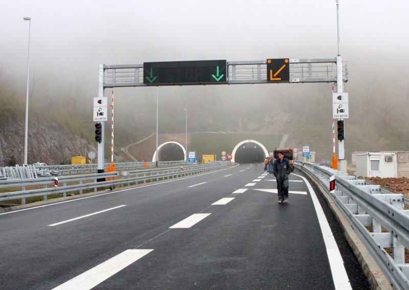 HAK: Oprez na A6, predmet na kolniku!