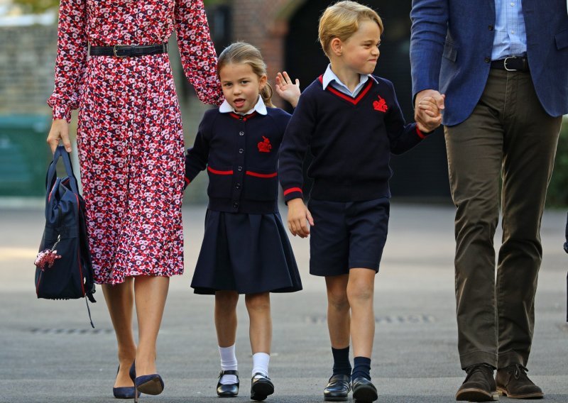 Prvi dan škole: Princeza Charlotte nije krila uzbuđenje dok je princ George nevoljko došao na nastavu