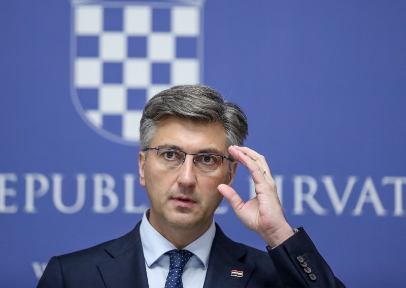 Plenković učenicima: Želim vam školovanje koje će vas obogaćivati znanjem i radošću