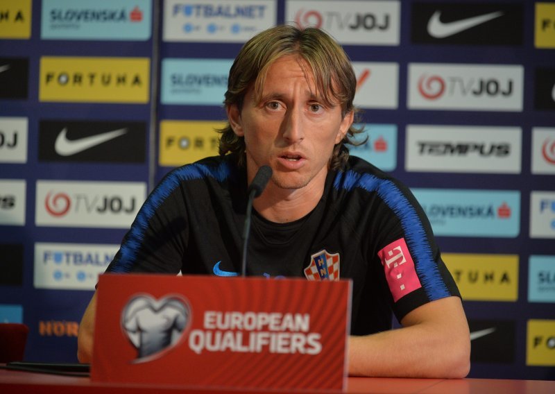 Luka Modrić nije mogao izbjeći pitanje o Ivanu Rakitiću, a njegov je odgovor prilično znakovit