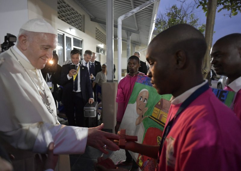 Papa u Mozambiku kritizirao korumpirane političare