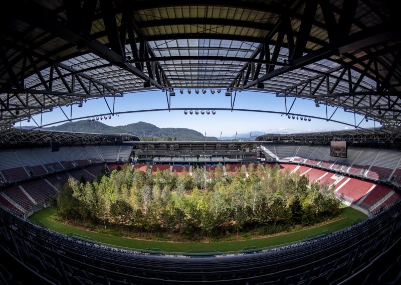 Sjajna instalacija: Na travnjak stadiona u Klagenfurtu presađeno preko 300 stabala