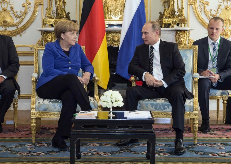Hollande, Merkel i Porošenko s Putinom 'pregovaraju' o Ukrajini