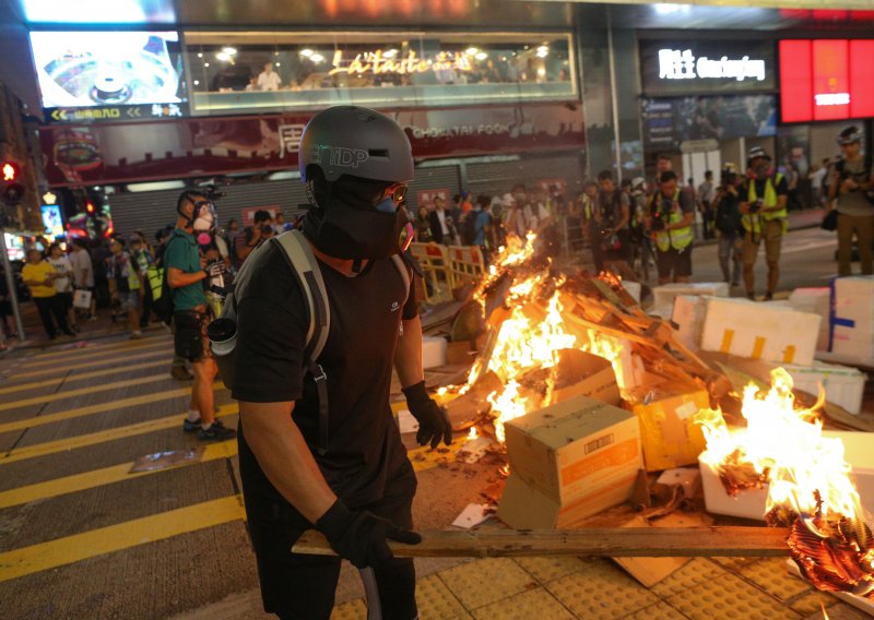 [FOTO] Policija spriječila blokadu aerodroma u Hong Kongu