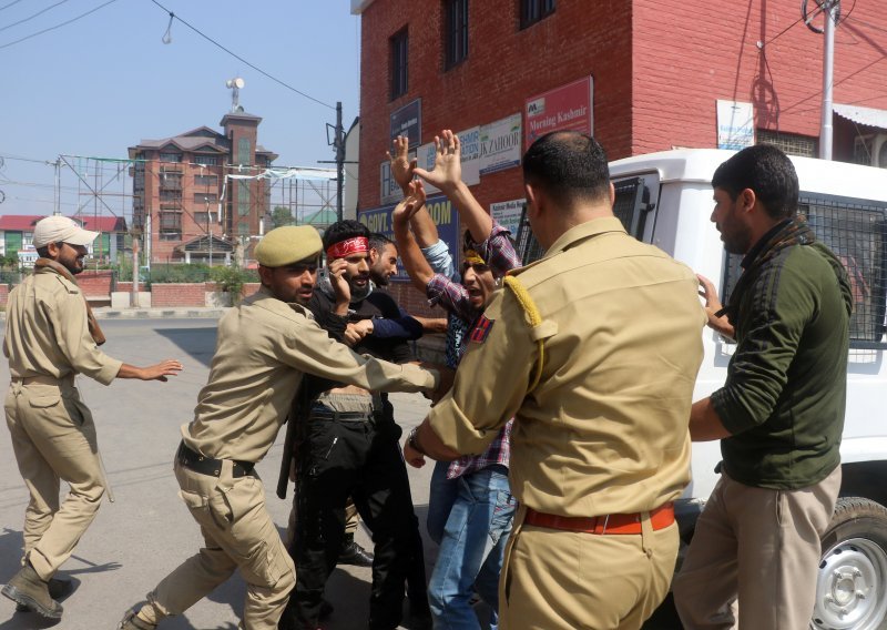 Izgredi i napetost u indijskom Kašmiru u prigodi šijitskog blagdana