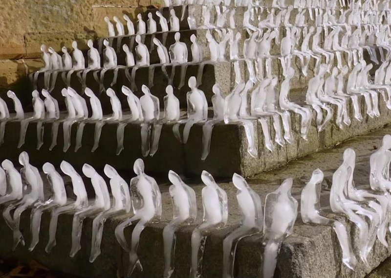 Brazilska kiparica stvara prekrasnu privremenu umjetnost od leda
