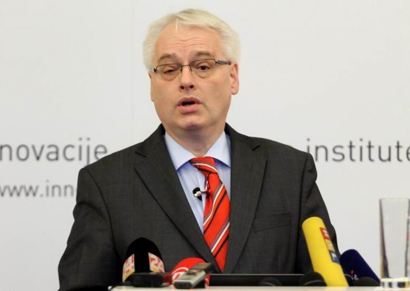 Josipovic: Majority are more willing to complain than work