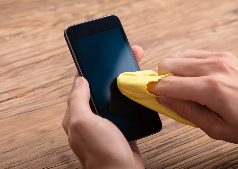 Kako očistiti smartfon, a da ga pritom ne oštetite? Donosimo upute