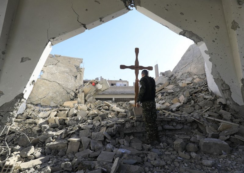 Najveći broj kršćanskih bogomolja porušile Asadove snage koje podržavaju tamošnji kršćani