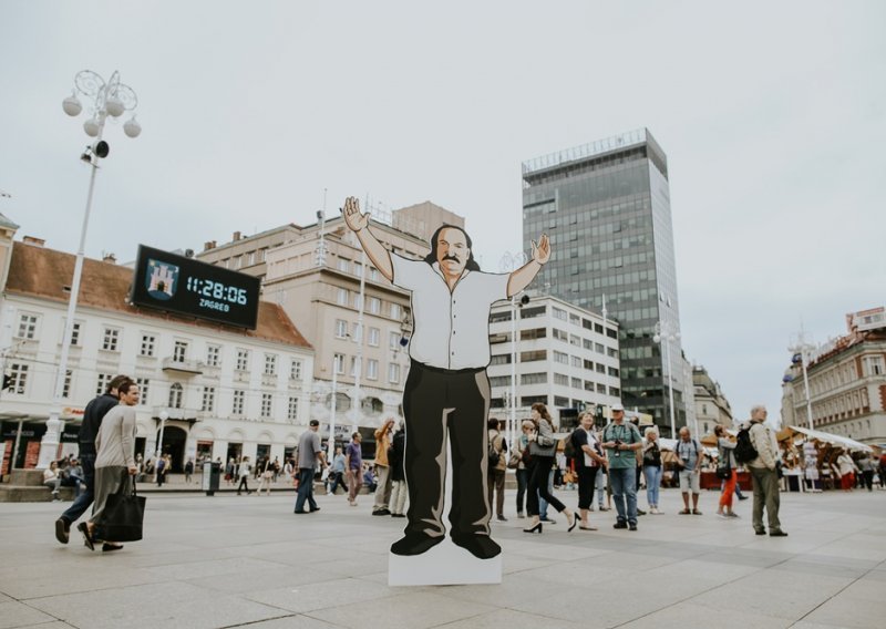 'Gigantski' Mišo Kovač osvanuo na Trgu bana Josipa Jelačića