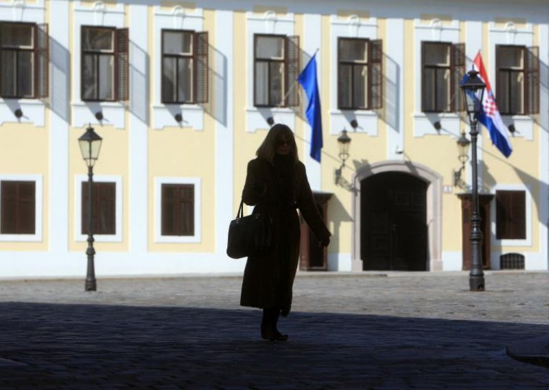 Vlada dozvolila ogromnu 13. plaću za direktore državnih tvrtki