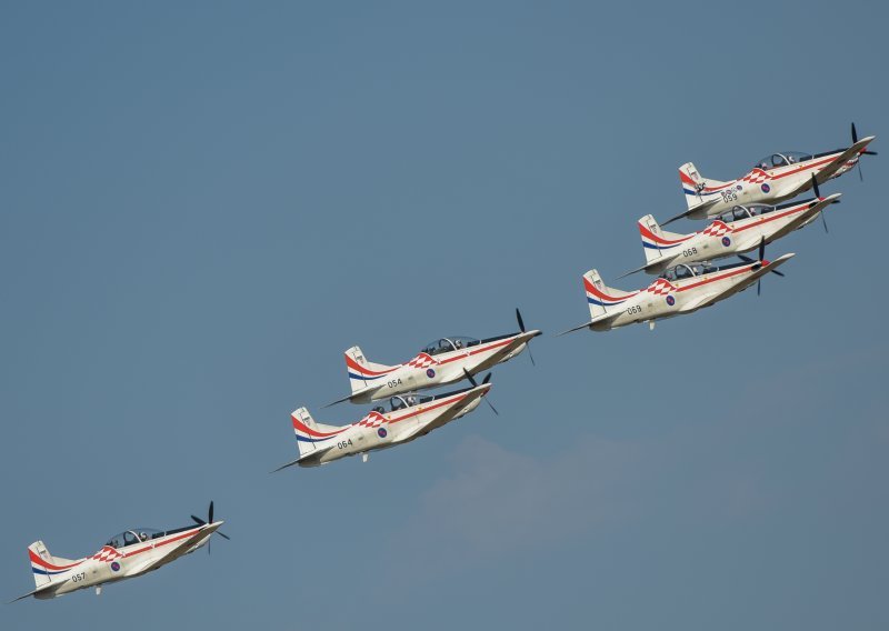 Svečano dočekani piloti 'Krila Oluje' nakon 200. nastupa na međunarodnom zrakoplovnom mitingu