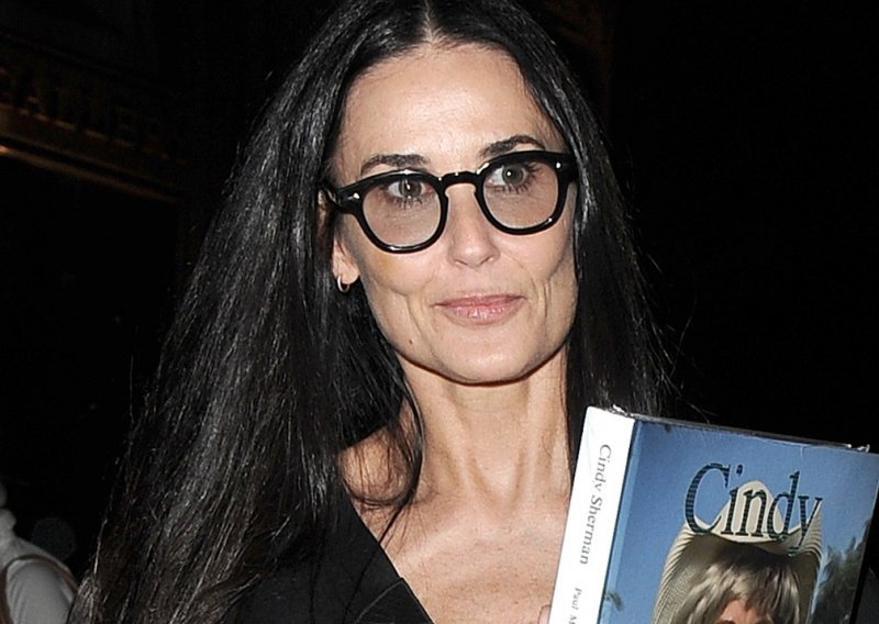 Demi Moore najavljuje knjigu u kojoj je ogolila dušu, a u svrhu promocije ogolila je i tijelo