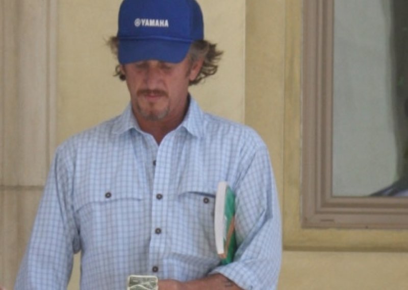 Sean Penn ide u zatvor zbog za napada na fotografa?
