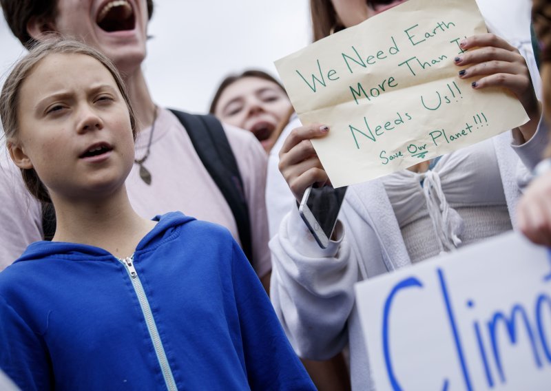 Švedska tinejdžerica dovela klimatske aktiviste pred Trumpova vrata