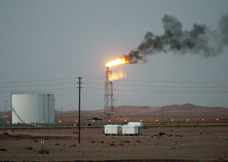Prepolovila se saudijska proizvodnja nakon napada na najvažnije postrojenje za opskrbu naftom na svijetu