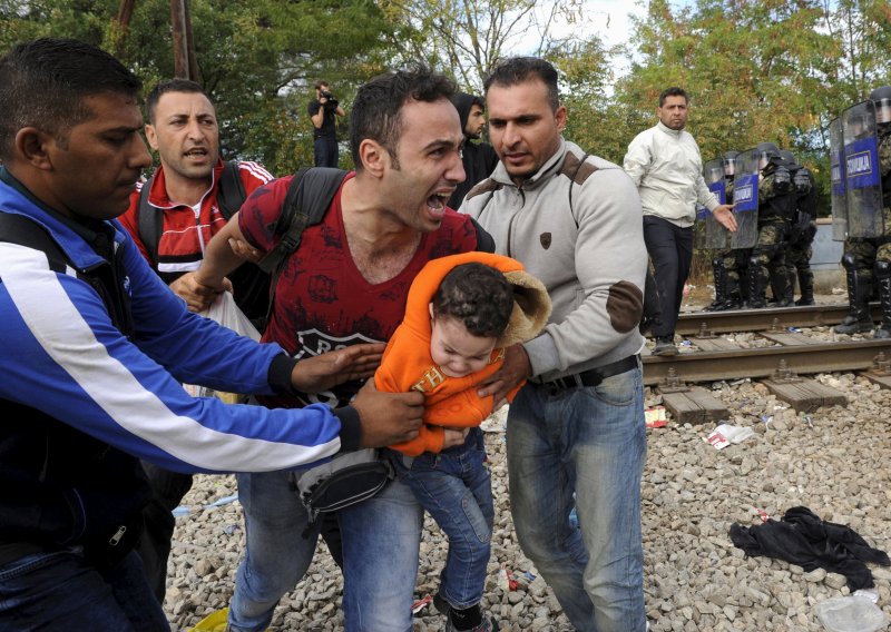 Pet izbjeglica ozlijeđeno na makedonskoj granici