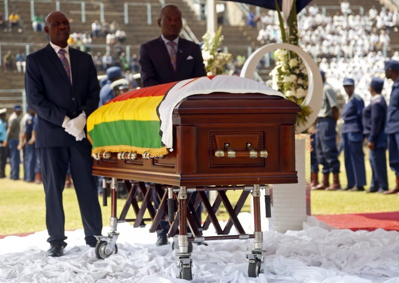 Strani čelnici i pristaše oprostili se od Mugabea