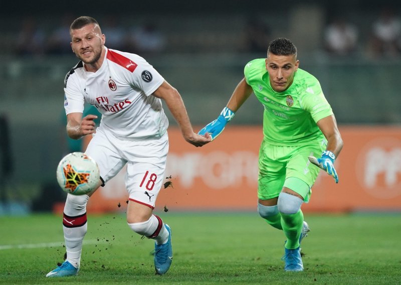 Ante Rebić debitirao za bezidejne 'rossonere' koji su s igračem više jedva došli do pobjede u Veroni