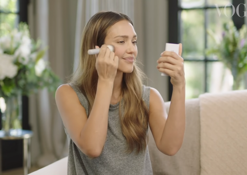 [VIDEO] Tajna besprijekornog tena: Jessica Alba otkrila kako izgleda njezina dnevna beauty rutina