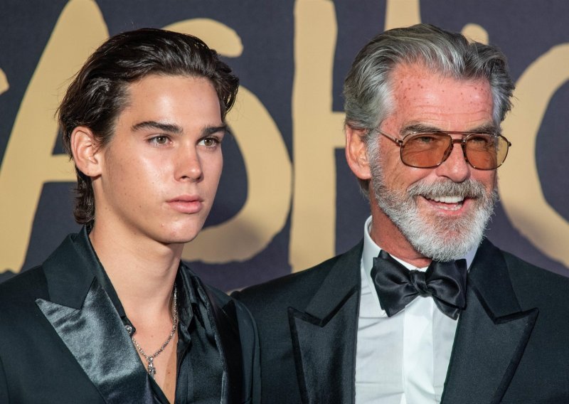 Ne može biti ponosniji: Pierce Brosnan pozirao uz najmlađeg sina, koji je njegova slika i prilika