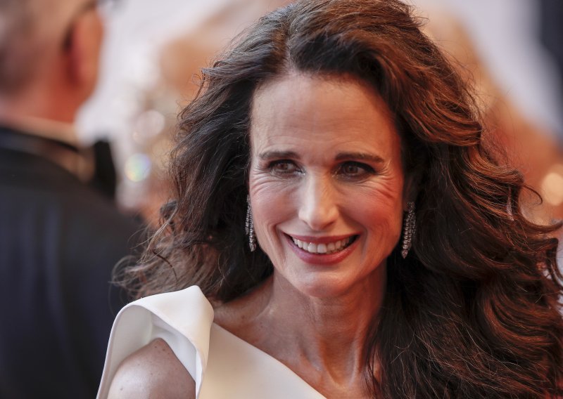 Nikad iskrenija Andie MacDowell otkrila kako je sa samo 10 godina spašavala svoju majku alkoholičarku i brinula o njoj