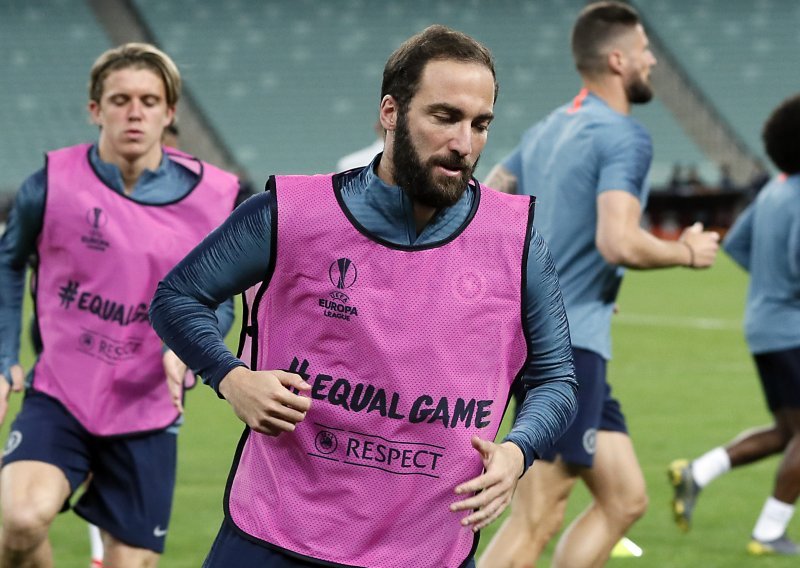 Gonzalo Higuain na treningu Juventusa totalno izgubio živce; napravio je nešto što mu se ne smije oprostiti