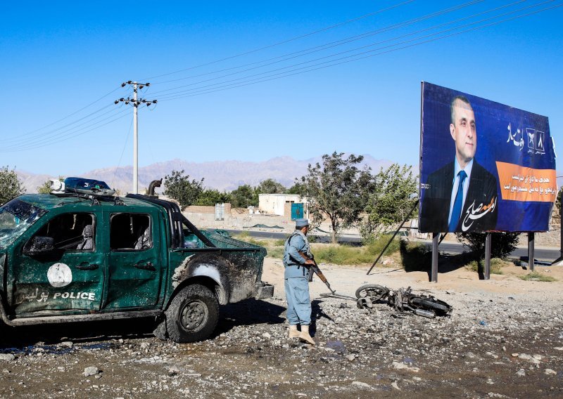 U napadima u Afganistanu 48 mrtvih, predsjednik neozlijeđen