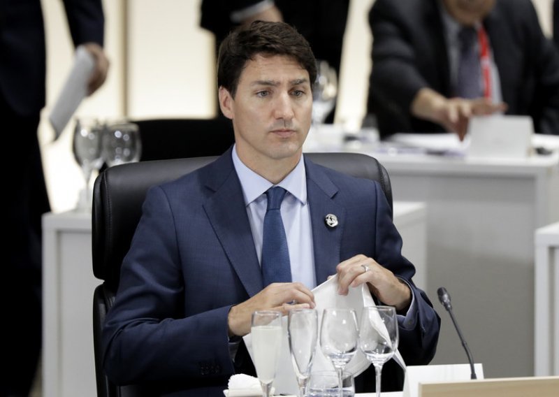 Kanadski premijer Justin Trudeau ispričao se zbog korištenja tamne šminke